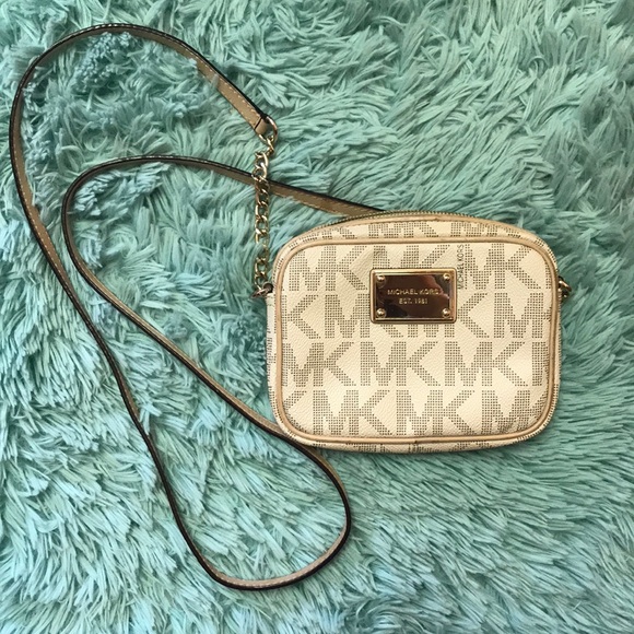 Michael Kors Handbags - Michael Kors Crossbody